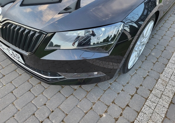 Skoda Superb cena 69900 przebieg: 132306, rok produkcji 2015 z Józefów małe 742